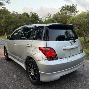 Toyota IST 2004 Silver