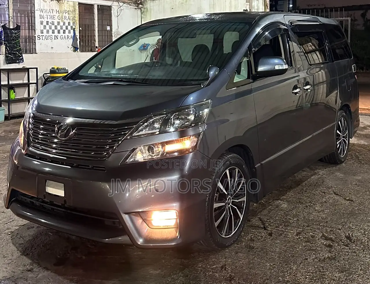 Toyota Vellfire 2011 Grey
