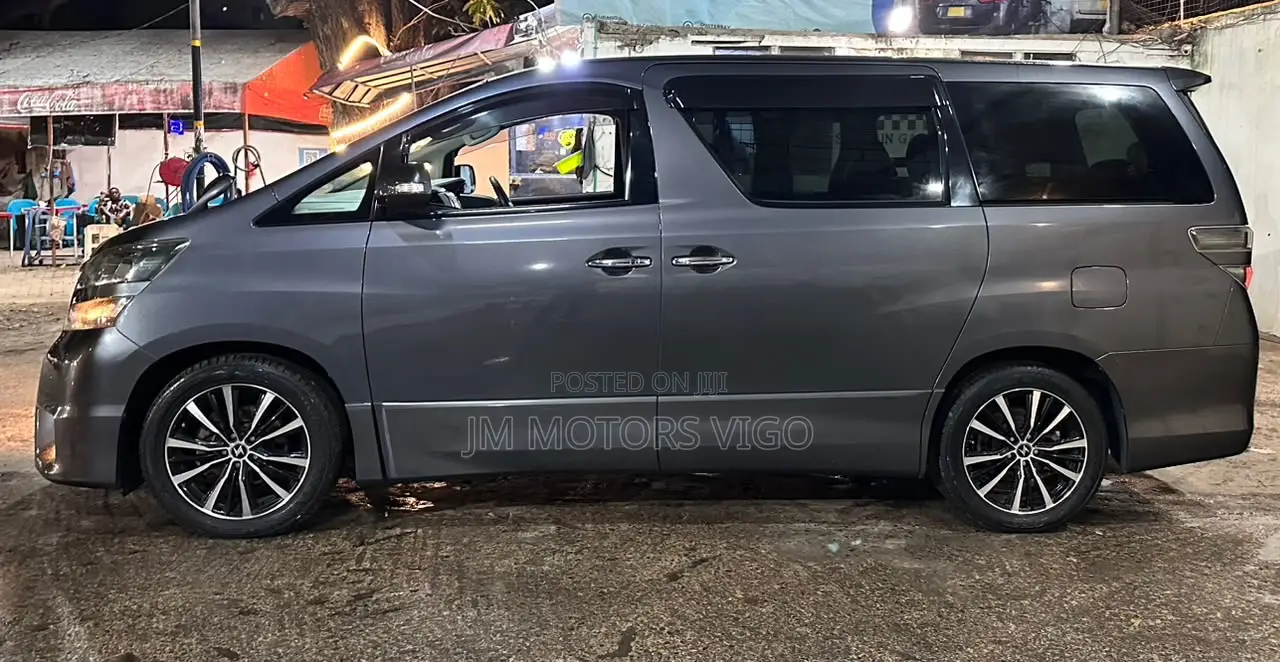 Toyota Vellfire 2011 Grey