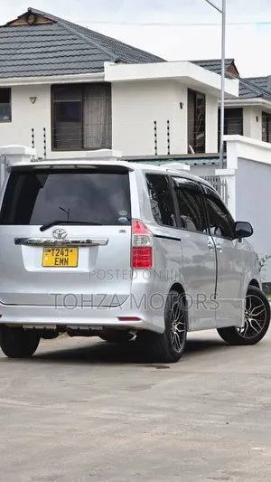 Toyota Noah 2013 Silver