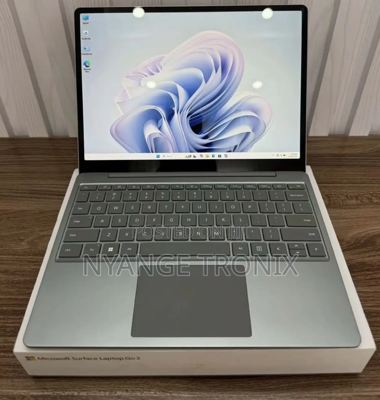 New Laptop Microsoft Surface Go 3 8GB Intel Core i5 SSD 256GB