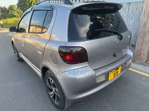 Toyota Vitz 2001 Gray