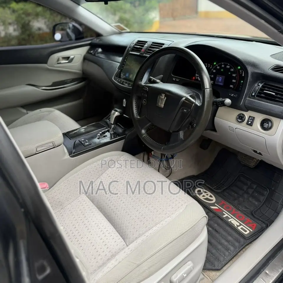 Toyota Crown 2009 Black