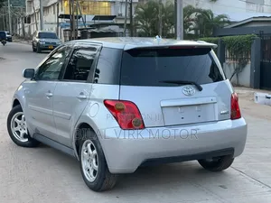 Toyota IST 2003 Silver