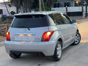 Toyota IST 2003 Silver