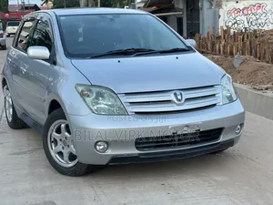 Toyota IST 2003 Silver