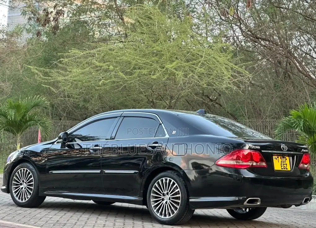 Toyota Crown 2009 Black