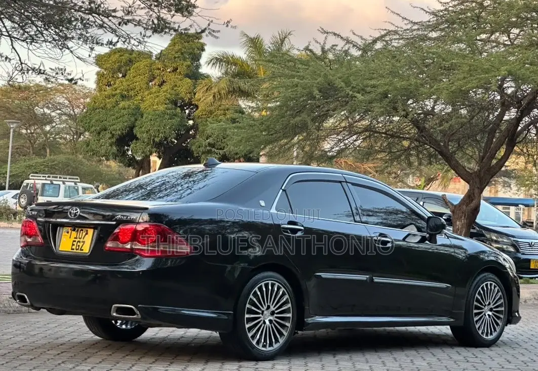 Toyota Crown 2009 Black
