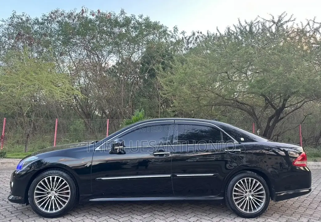 Toyota Crown 2009 Black