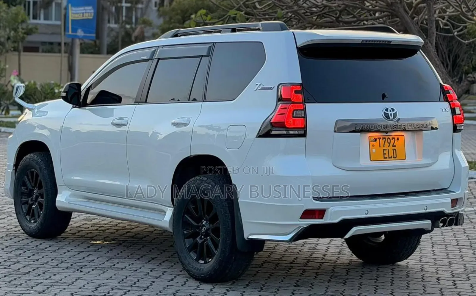 Toyota Land Cruiser Prado 2022 White