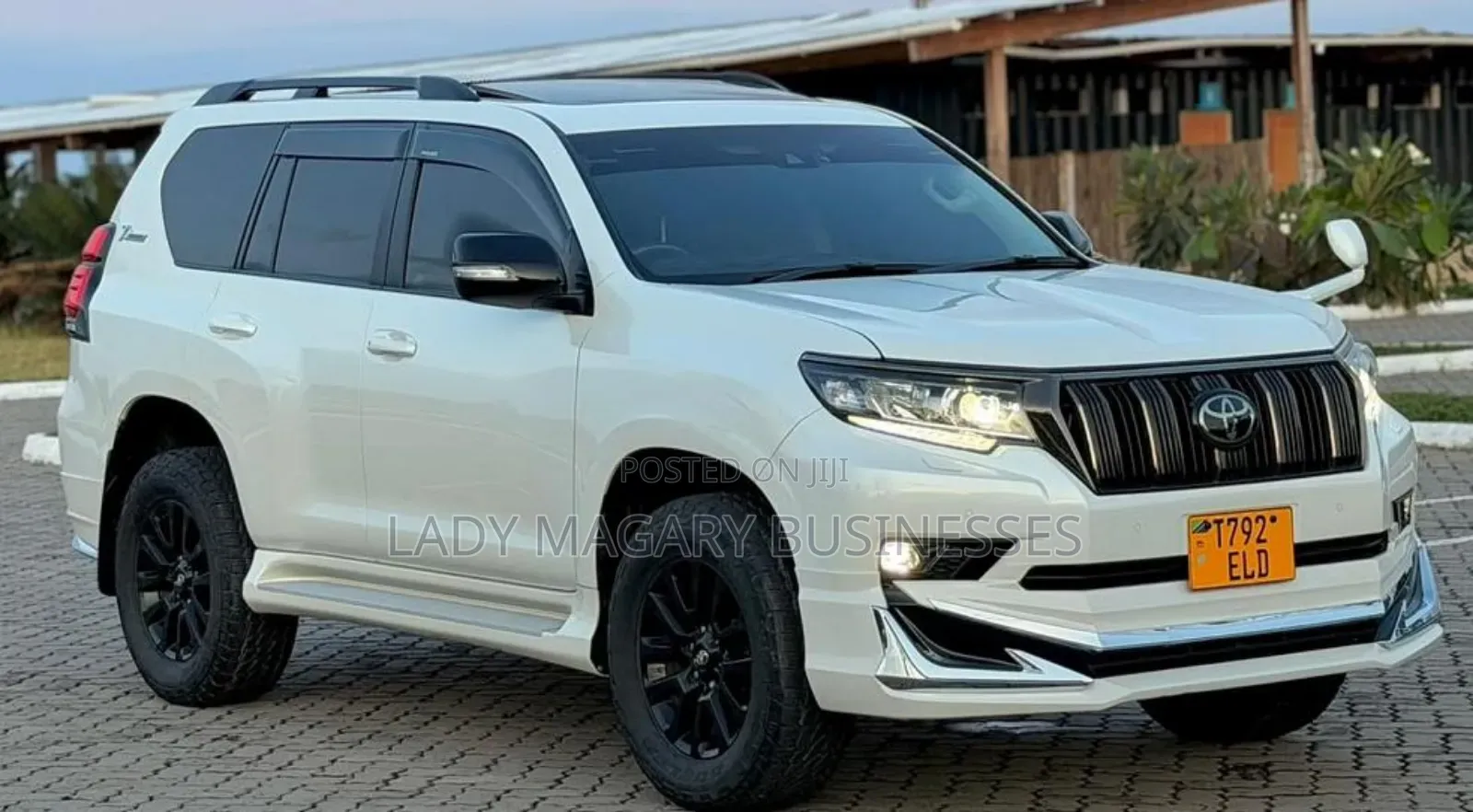 Toyota Land Cruiser Prado 2022 White