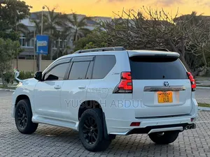 Toyota Land Cruiser Prado 2022 White
