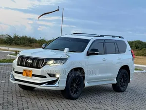 Toyota Land Cruiser Prado 2022 White