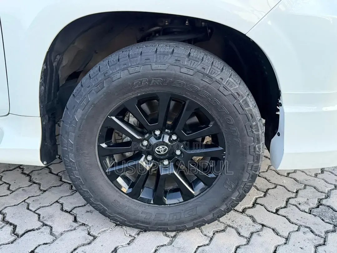 Toyota Land Cruiser Prado 2022 White