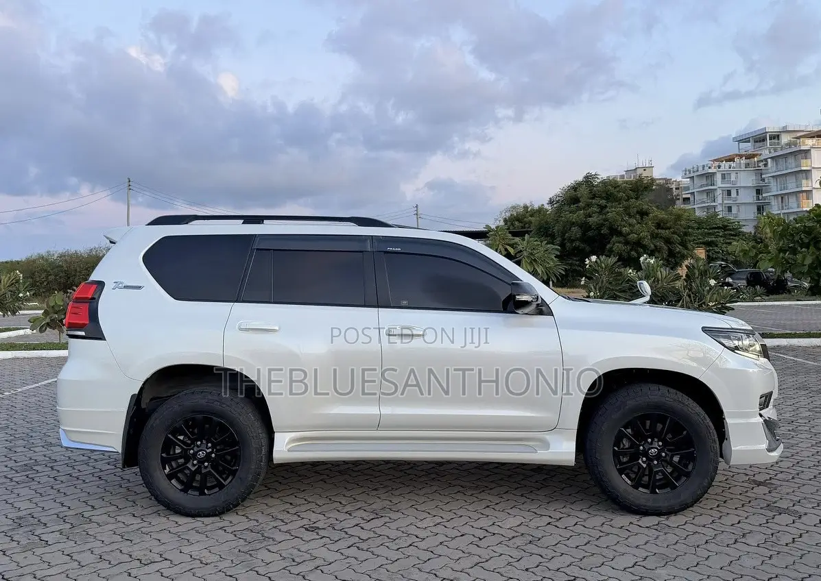 Toyota Land Cruiser Prado 2022 White
