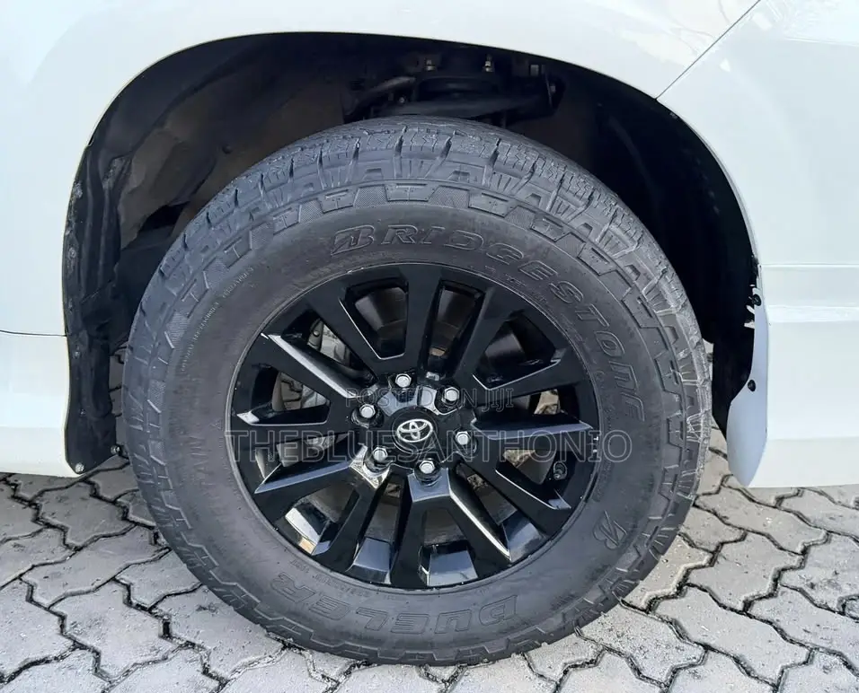 Toyota Land Cruiser Prado 2022 White