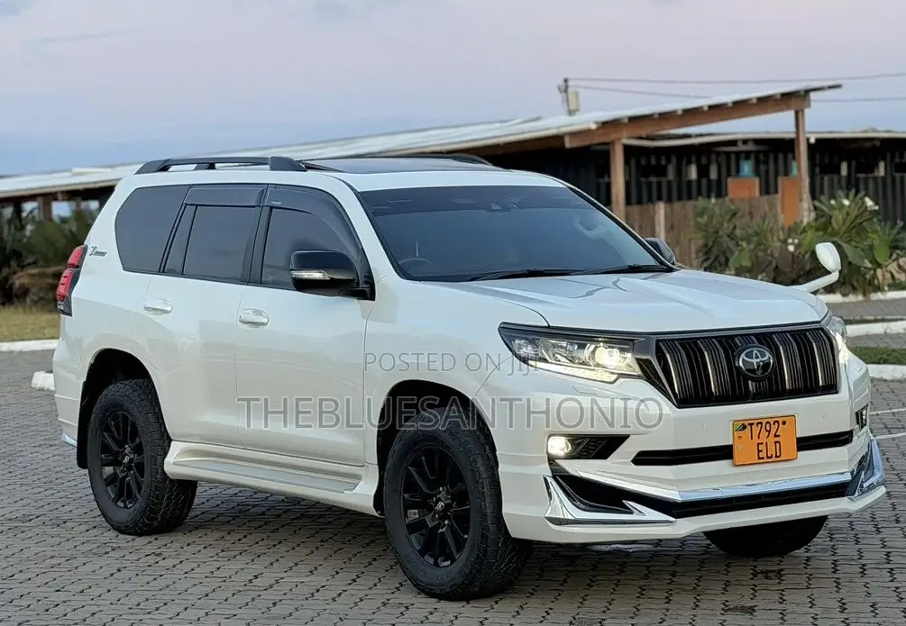 Toyota Land Cruiser Prado 2022 White