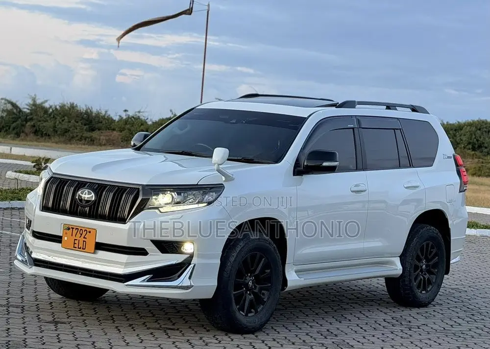 Toyota Land Cruiser Prado 2022 White