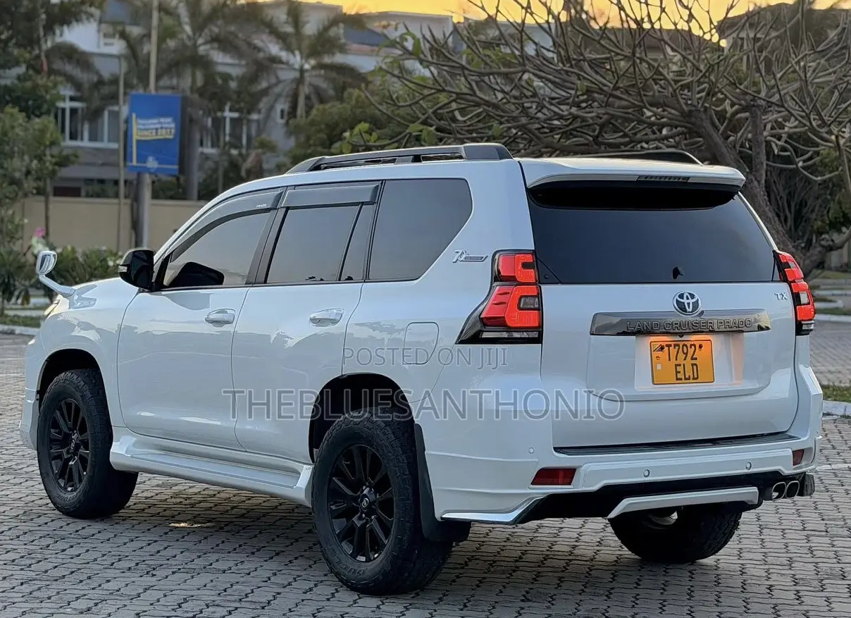 Toyota Land Cruiser Prado 2022 White