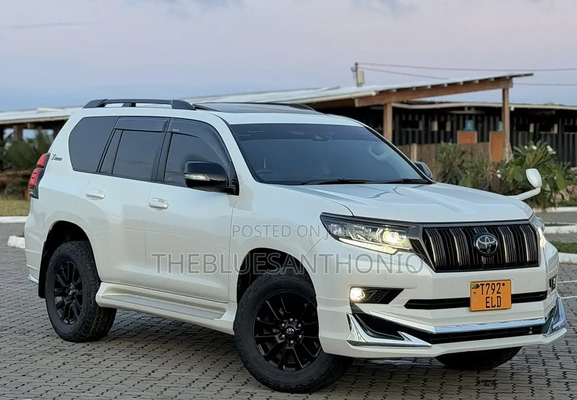 Toyota Land Cruiser Prado 2022 White