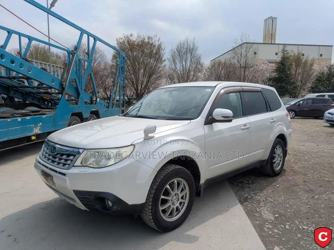 Subaru Forester 2011 Pearl