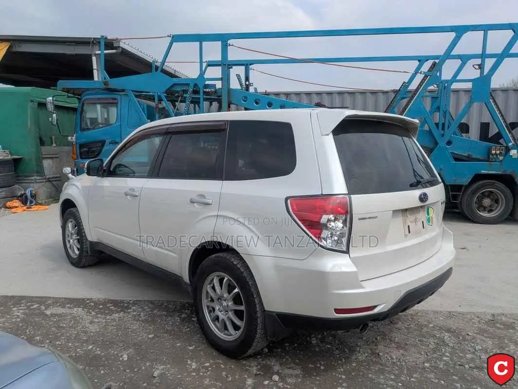 Subaru Forester 2011 Pearl