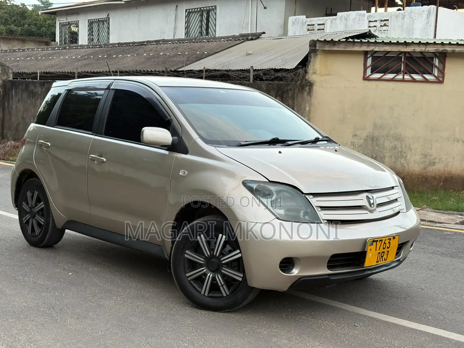 Toyota IST 2004 Silver