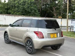 Toyota IST 2004 Silver