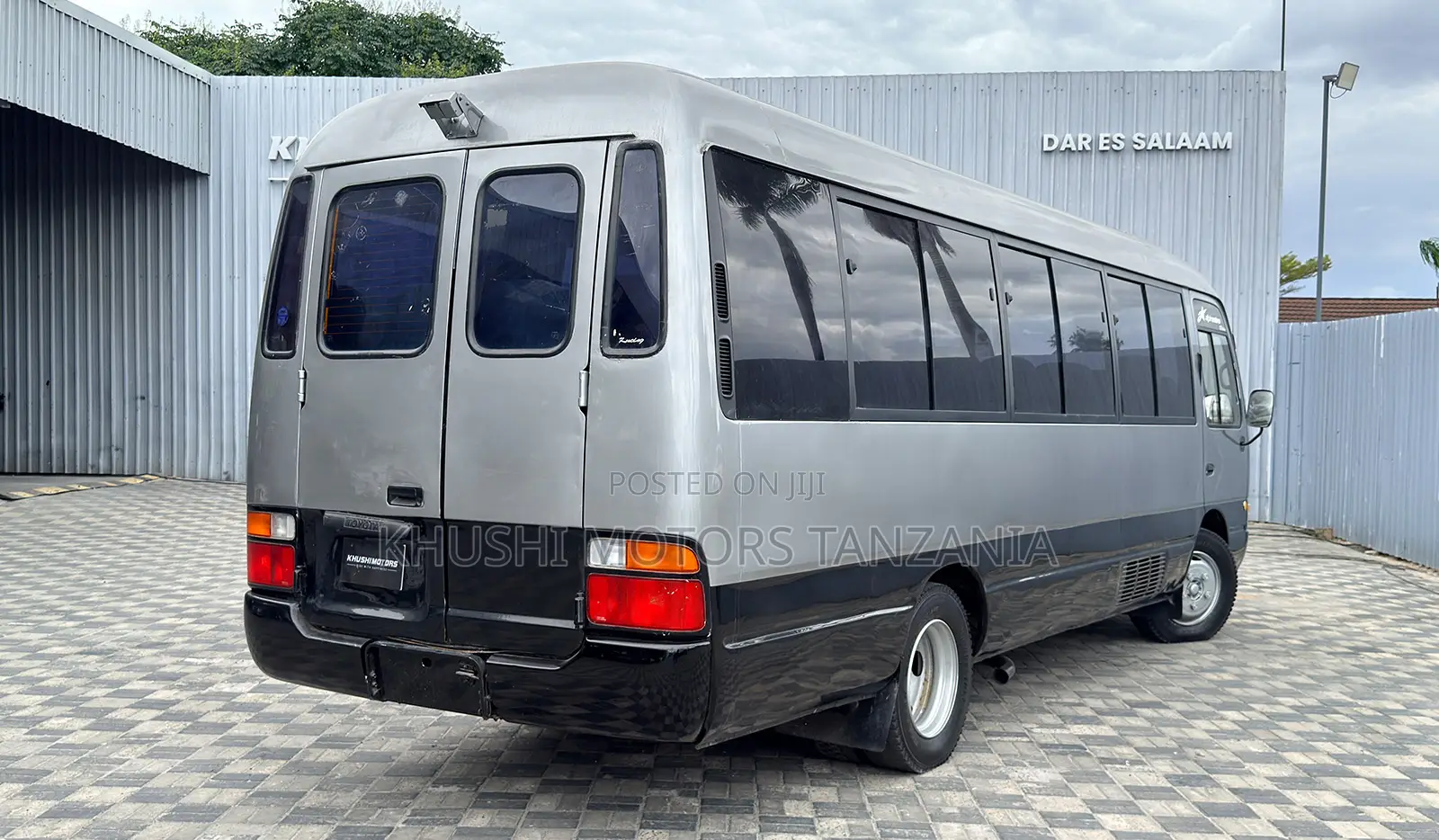 Toyota Coaster 1993 Silver