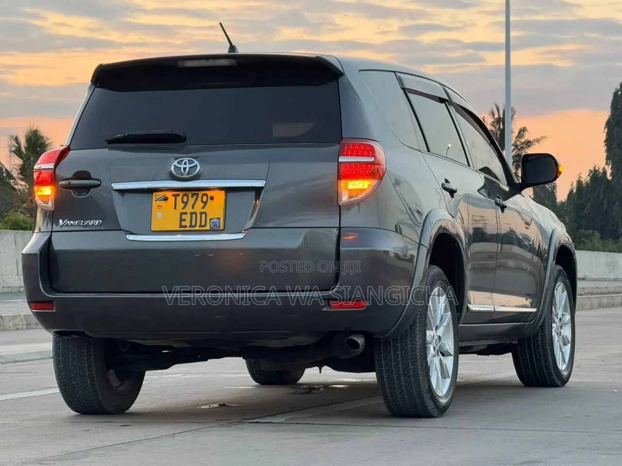 Toyota Vanguard 2010 Gray