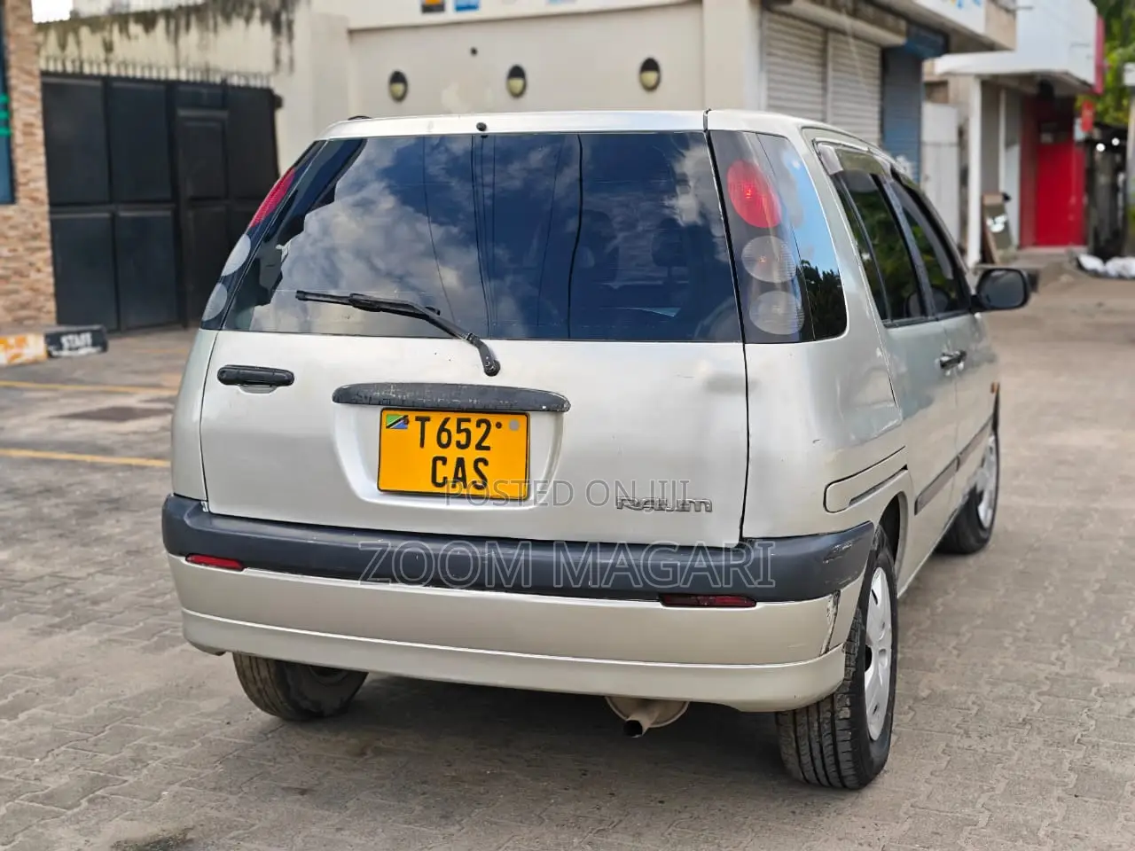 Toyota Raum 2000 Silver