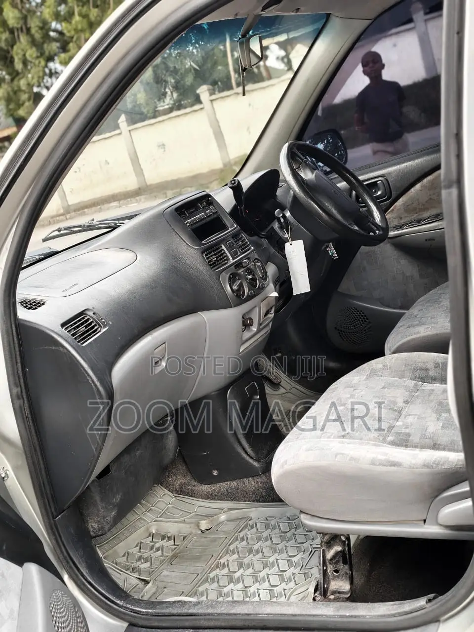 Toyota Raum 2000 Silver