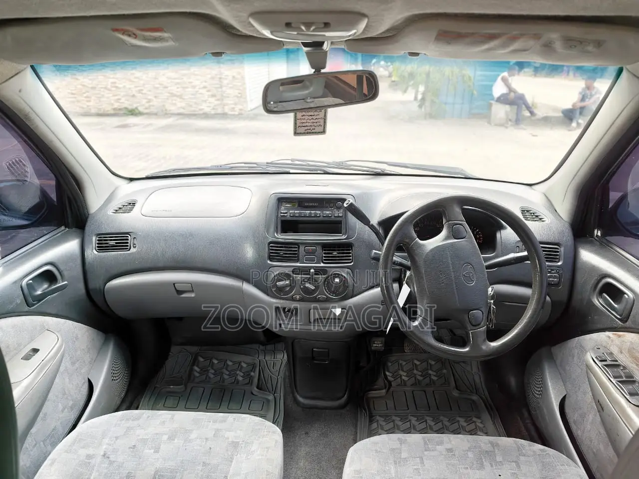Toyota Raum 2000 Silver