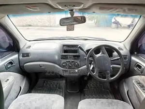 Toyota Raum 2000 Silver