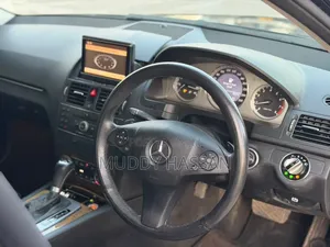 Mercedes-Benz C200 2009 Black