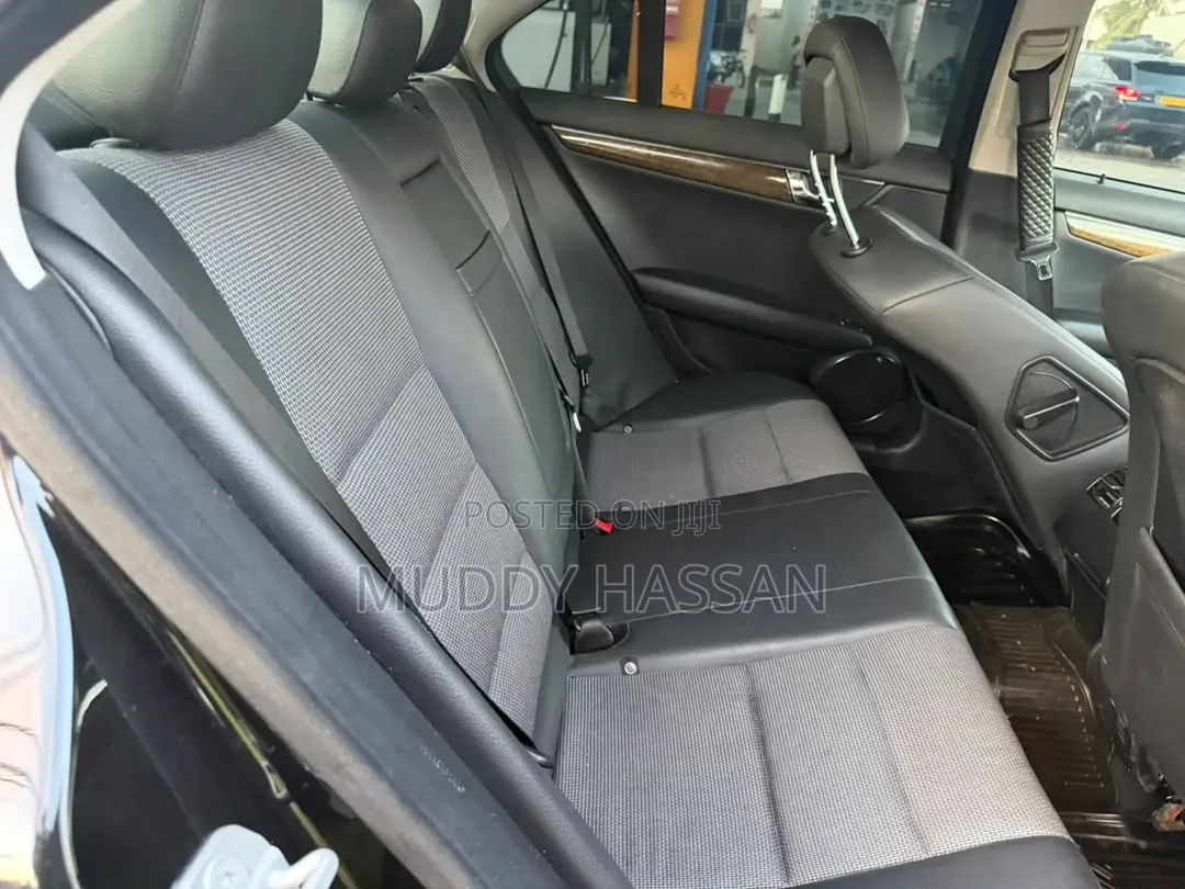 Mercedes-Benz C200 2009 Black