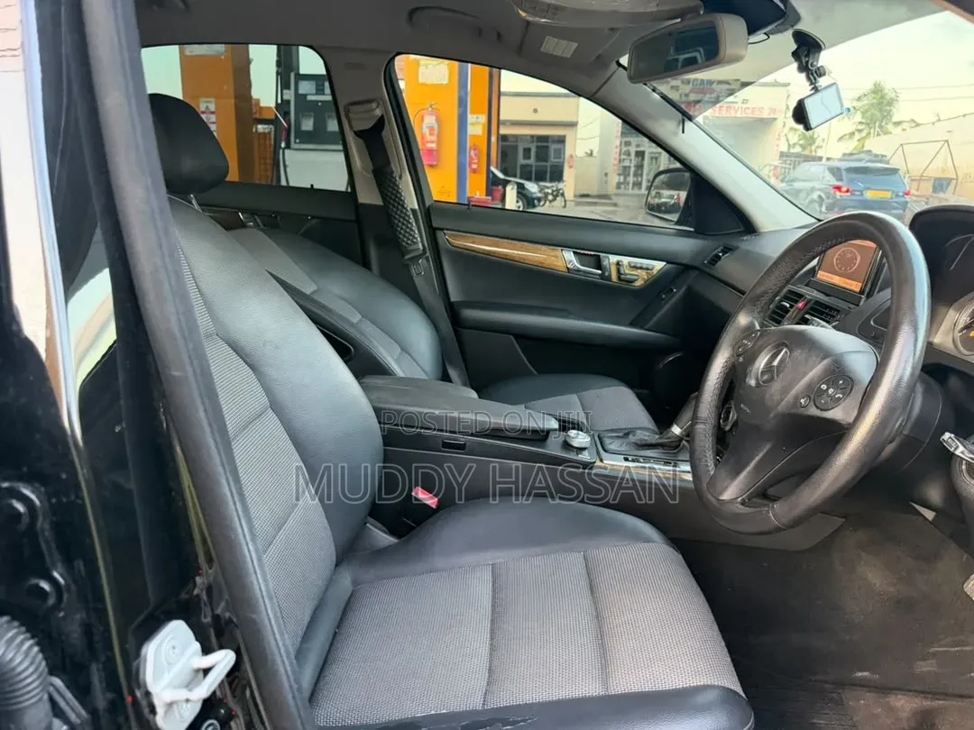 Mercedes-Benz C200 2009 Black