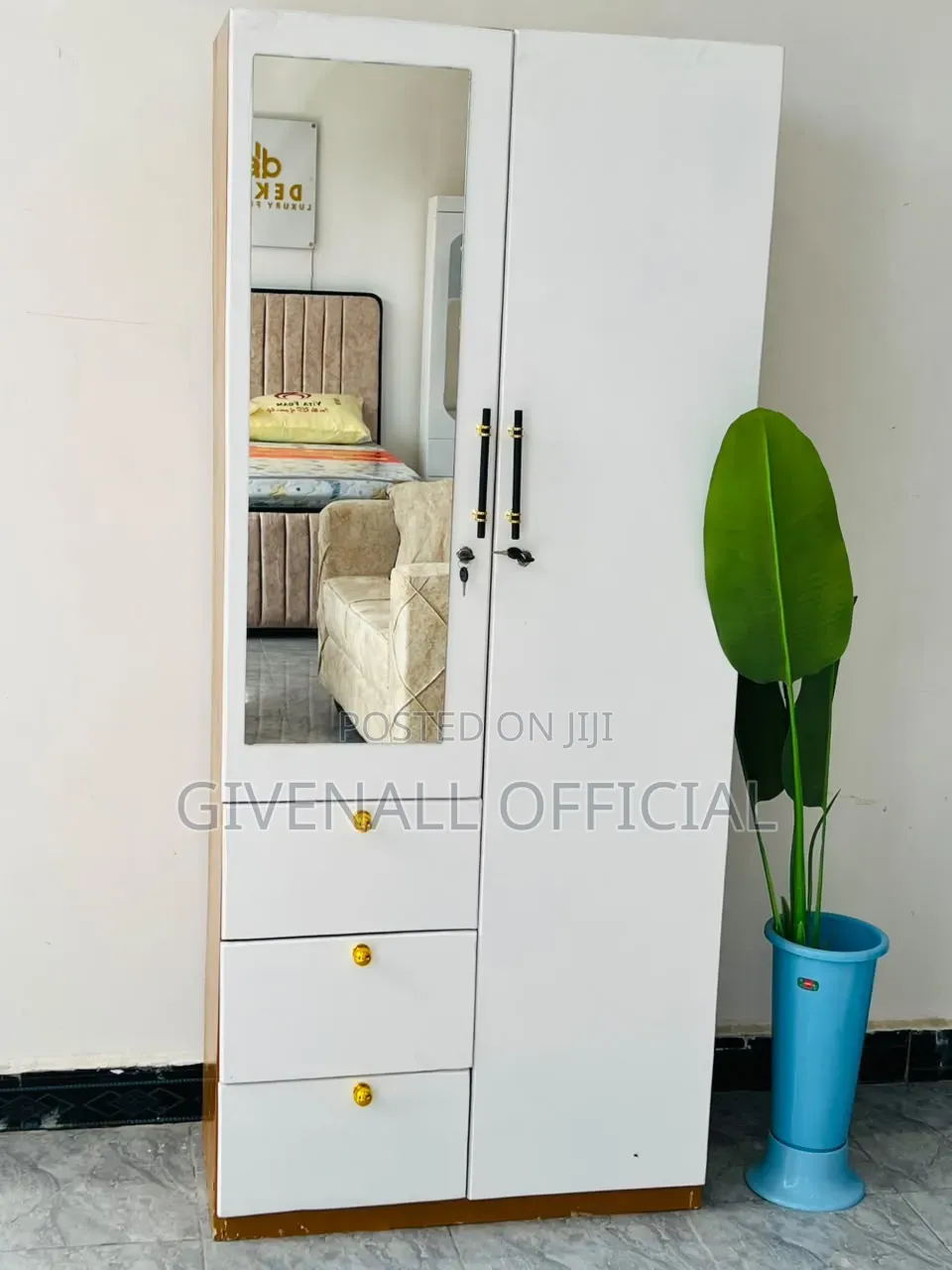 Ofa Ofa = Kabati Imara Zuri La Mbao Milango Miwili