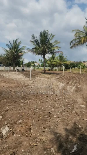 Viwanja Madale Contena
