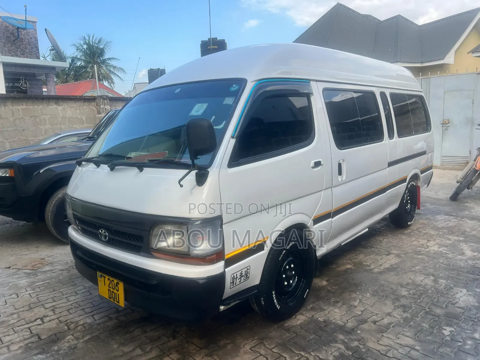 Toyota HiAce 2002 White