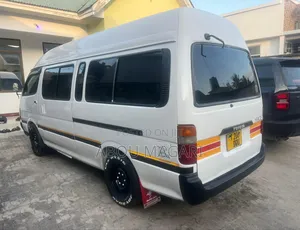 Toyota HiAce 2002 White