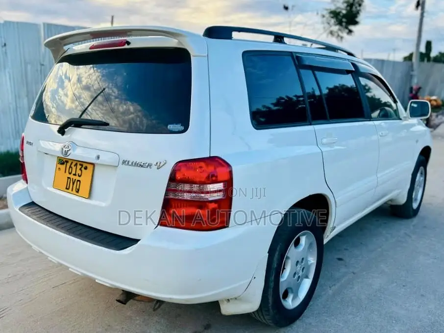 Toyota Kluger 2004 White