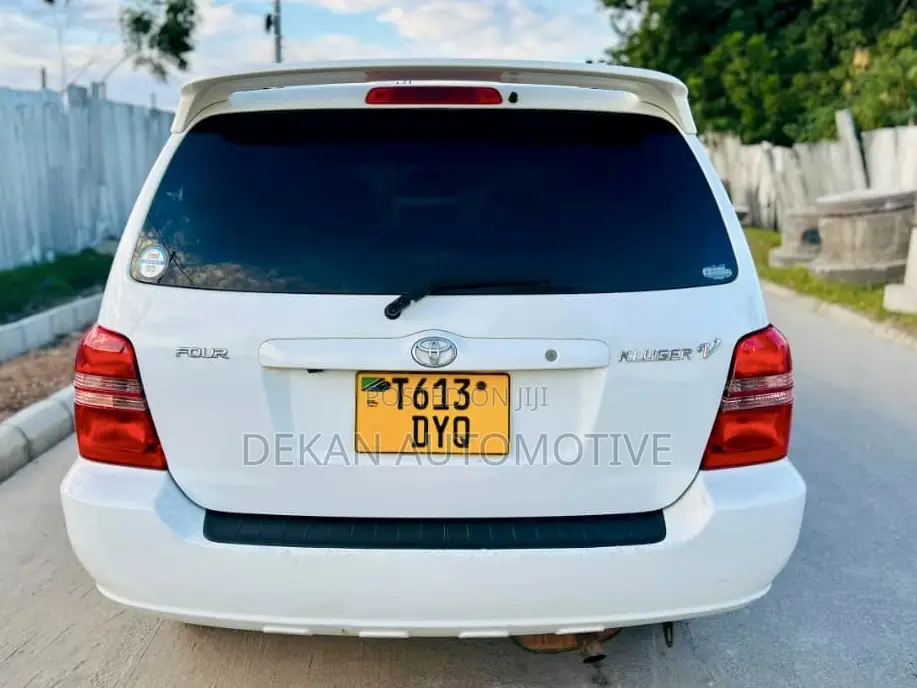 Toyota Kluger 2004 White