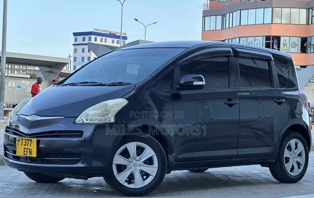 Toyota Ractis 2005 Black