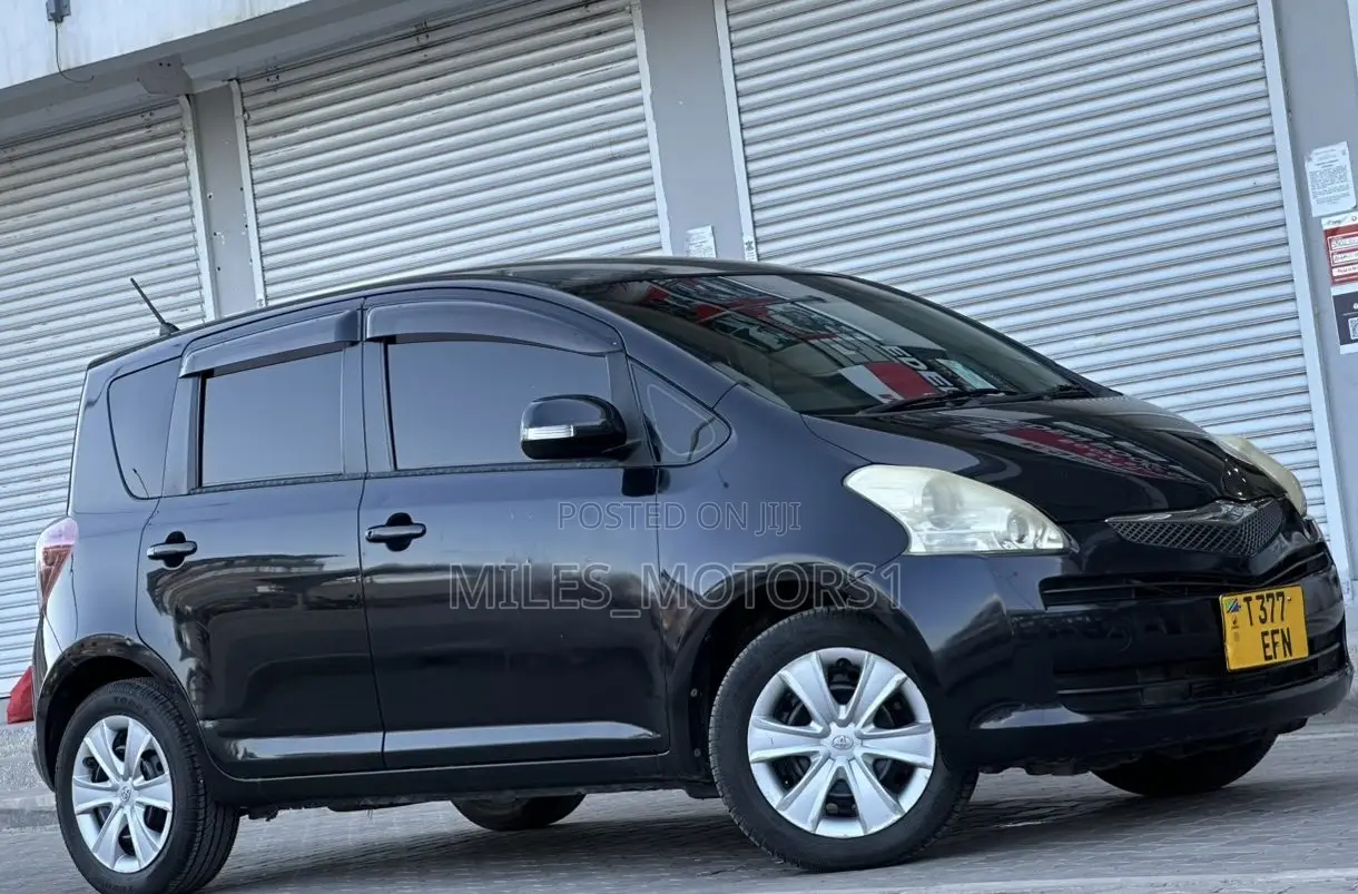 Toyota Ractis 2005 Black