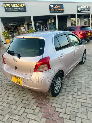 Toyota Vitz 2006 Silver