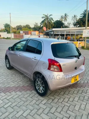 Toyota Vitz 2006 Silver