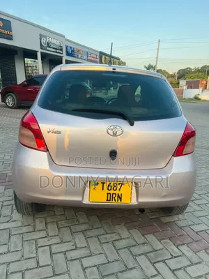 Toyota Vitz 2006 Silver