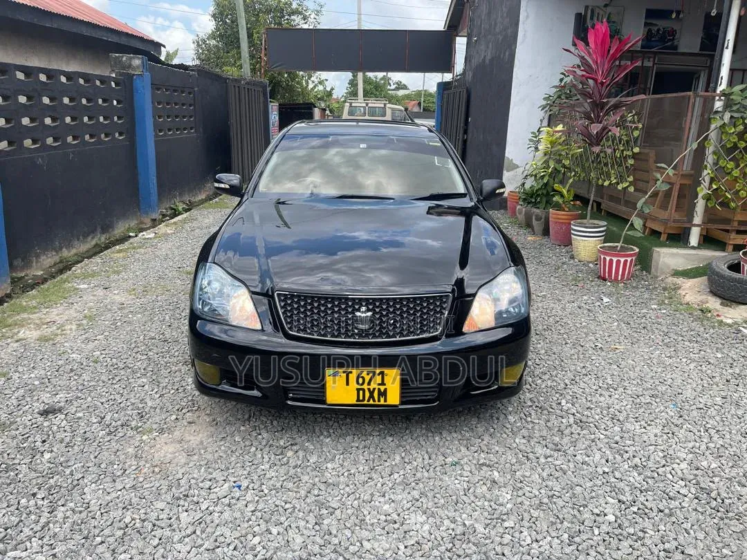 Toyota Crown Royale 2005 Black