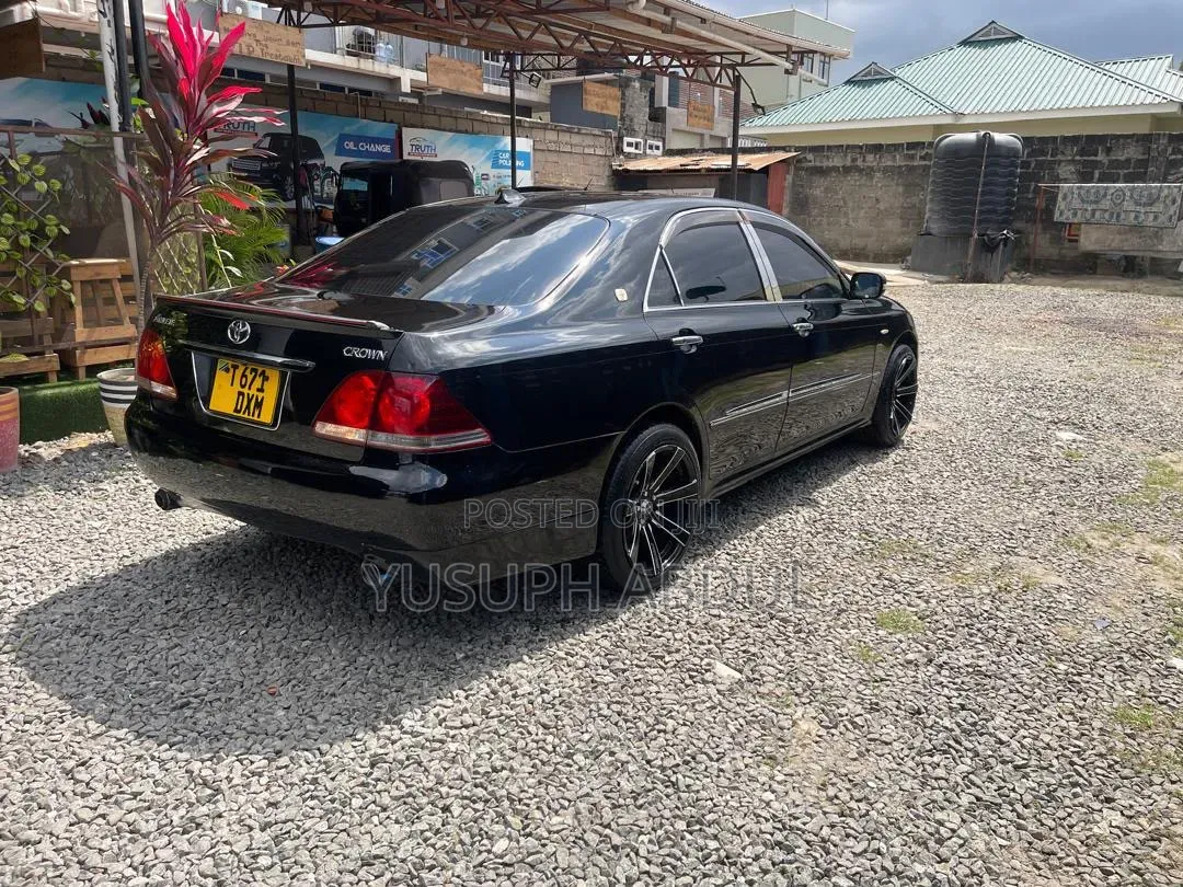 Toyota Crown Royale 2005 Black